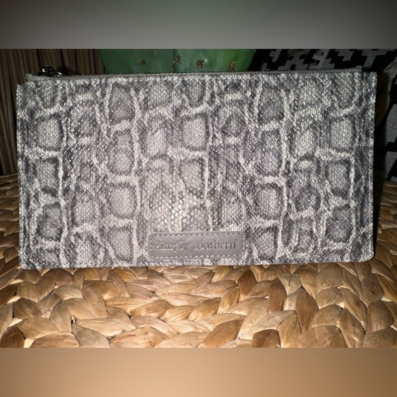 NWT SIMPLY SOUTHERN Wallet Leather Snake Skin Pattern zip closure/card slots - Picture 3 of 10